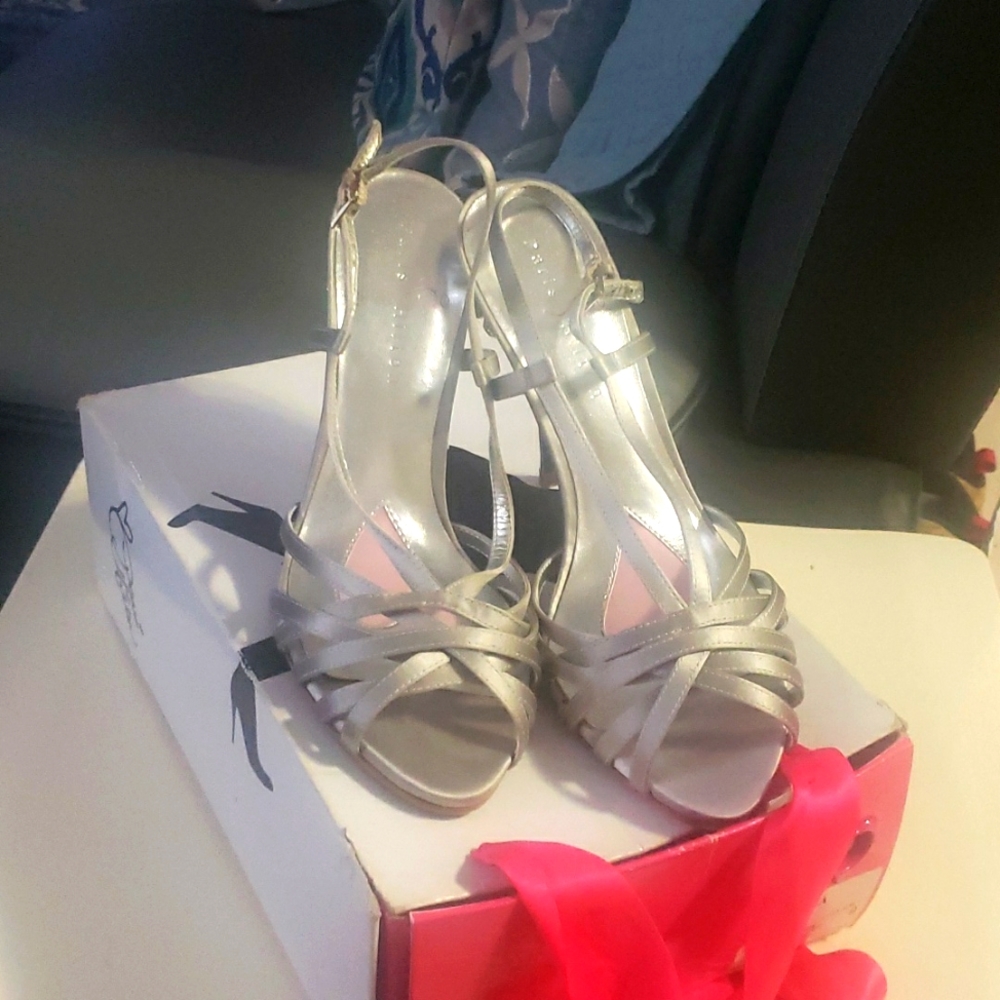 Paris Hilton Lora Grey Rhinestone Heels sz 9